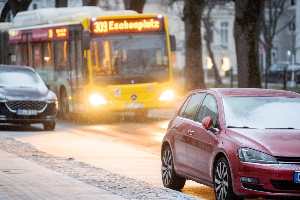 Vor allem für den Südwesten und Westen Niedersachsens wird vor Glätte gewarnt.