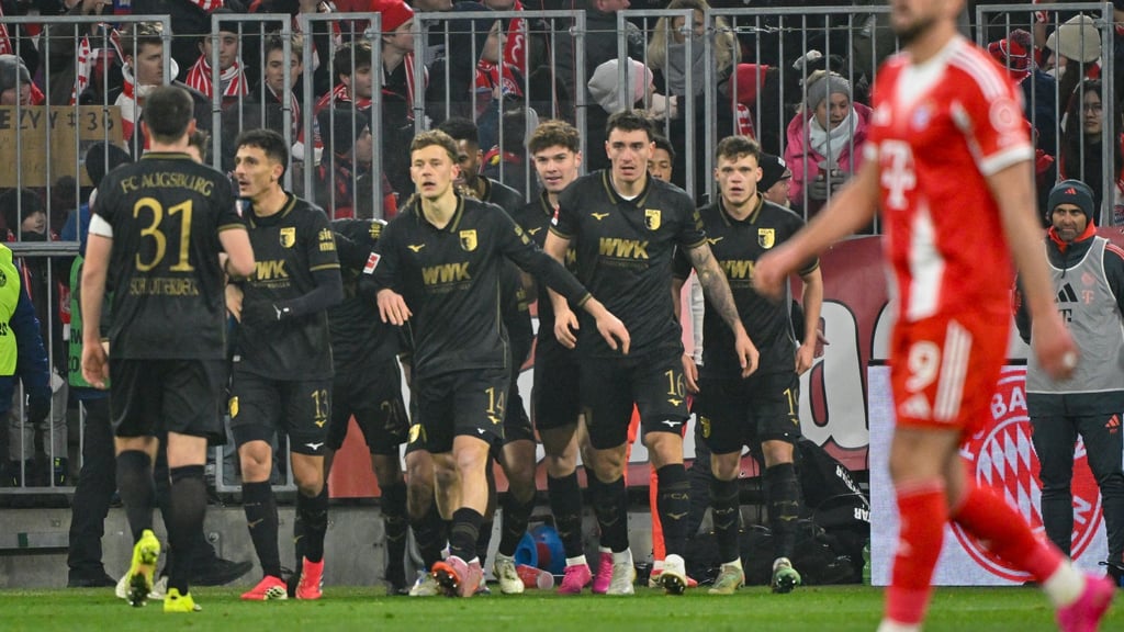 Freude beim FC Augsburg, Enttäuschung bei Harry Kane.