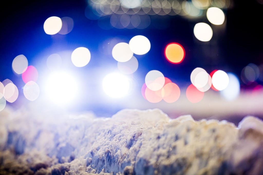 Die neue Woche startet mit Schneefällen, der Deutsche Wetterdienst erwartet bis zu zehn Zentimeter Neuschnee in Niedersachsen und Bremen. (Archivbild)