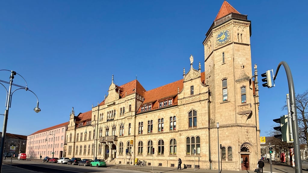 Die Deutsche Post verlässt das Traditionshaus in der Dessauer Kavalierstraße.