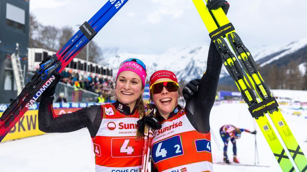 Laura Gimmler (l) belegte nach dem Team-Sieg mit Coletta Rydzek im Einzel-Sprint Platz zwei.