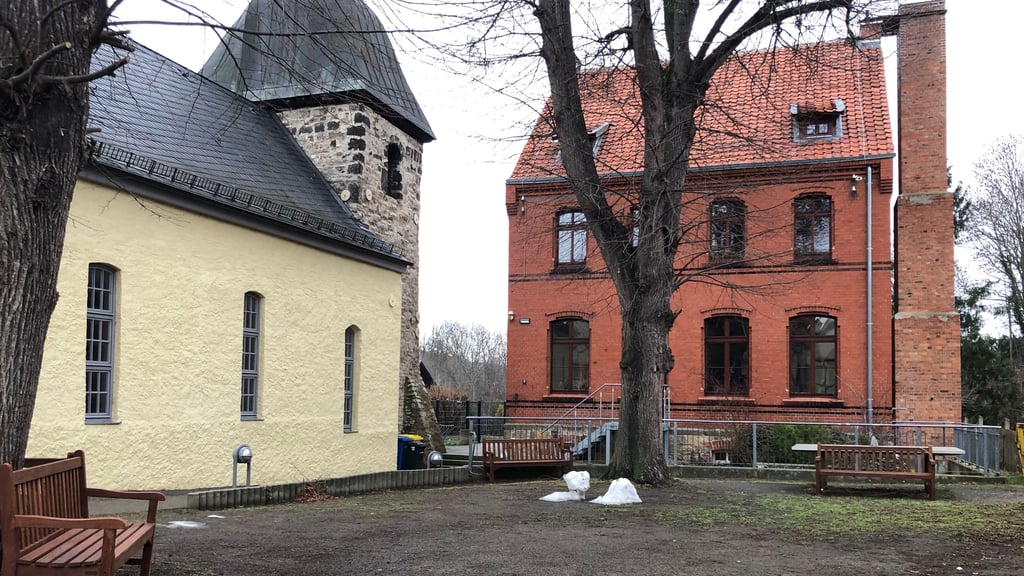 Bekannte Orte, neuer Name: Der Komplex mit Alter Kirche und ehemaligem Schulhaus ist nun das „Jugend-, Kultur- und Bürgerzentrum Bad Suderode".