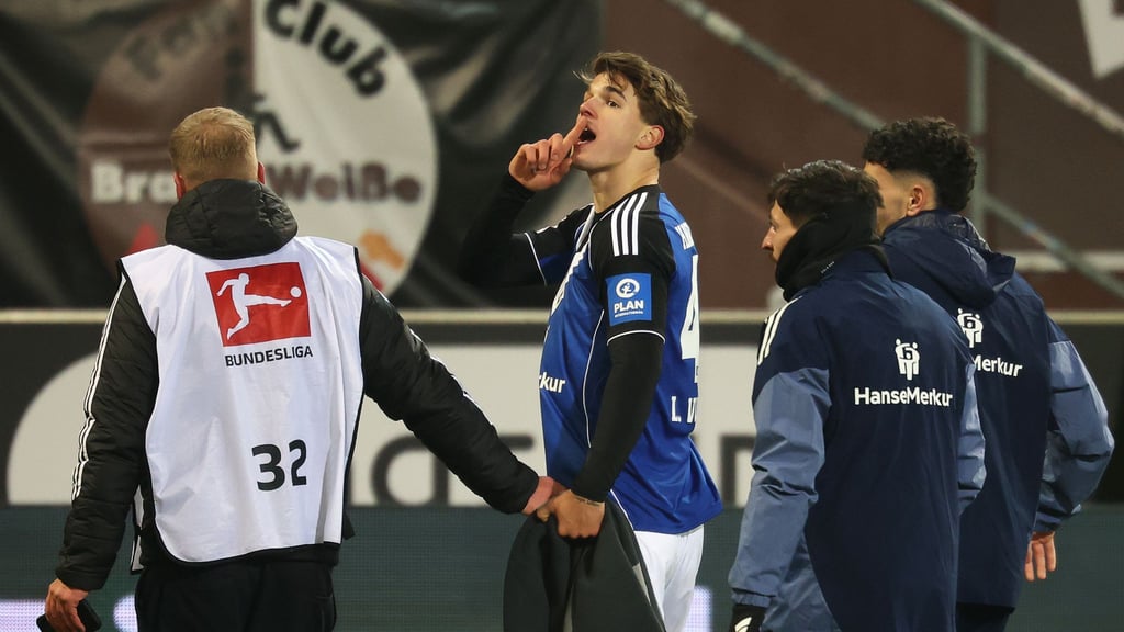HSV-Abwehrchef Luka Vuskovic war nicht gut auf die Fans des FC St. Pauli zu sprechen.