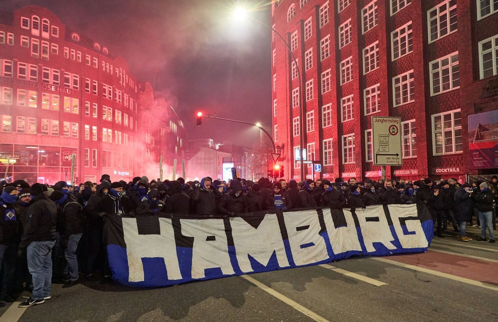 HSV-Anhänger marschierten zum Hamburger Millerntor.