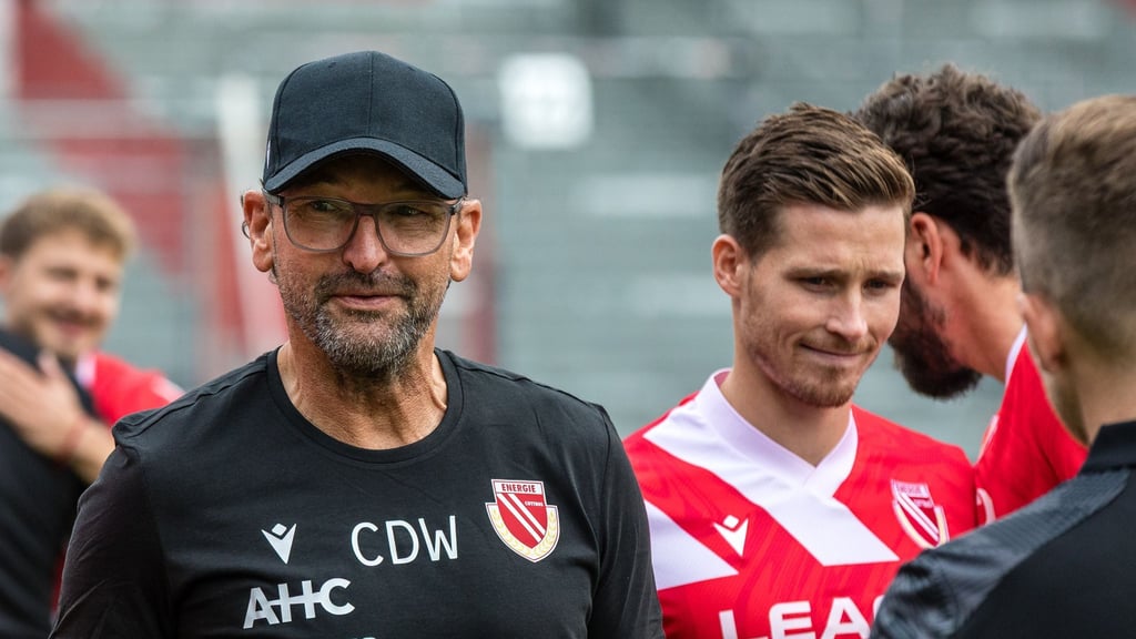 Axel Borgmann (r) drehte das Spiel von Energie Cottbus. (Archivbild)