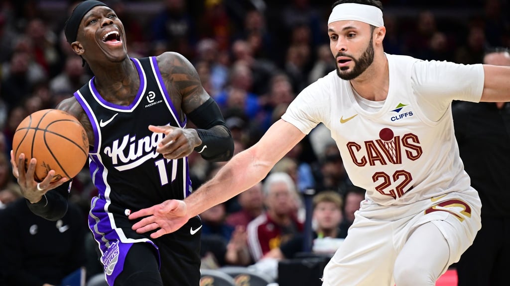 Dennis Schröder (l.) kam in Cleveland auf 21 Punkte.