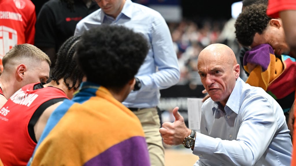 Die von Rodrigo Pastore trainierten Bundesliga-Basketballer der Niners Chemnitz verloren nach langer Führung in Oldenburg noch deutlich. (Archivbild)