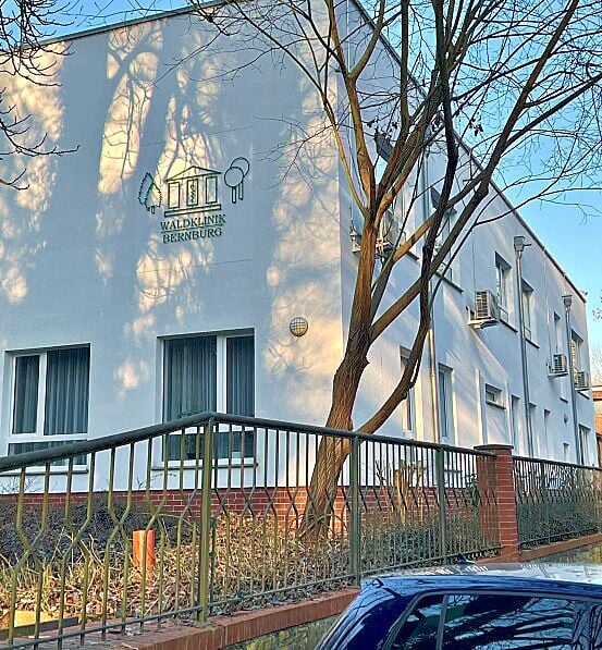 Gesundheitsversorgung: Gutes Zeugnis für Bernburgs Waldklinik, Ameos-Personal weit unter Schnitt