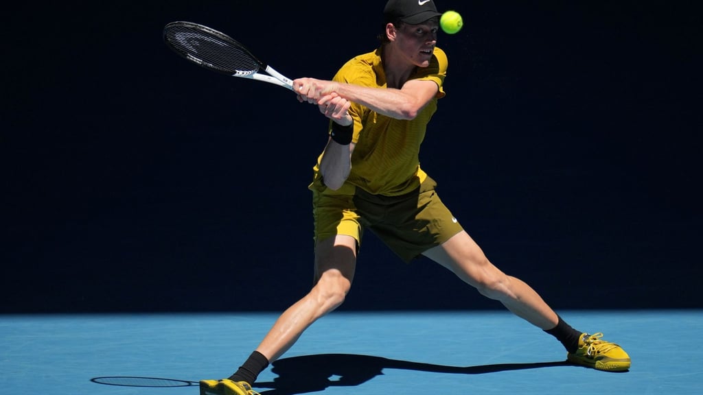 Jannik Sinner hatte bei der Hitze in Melbourne große Probleme.