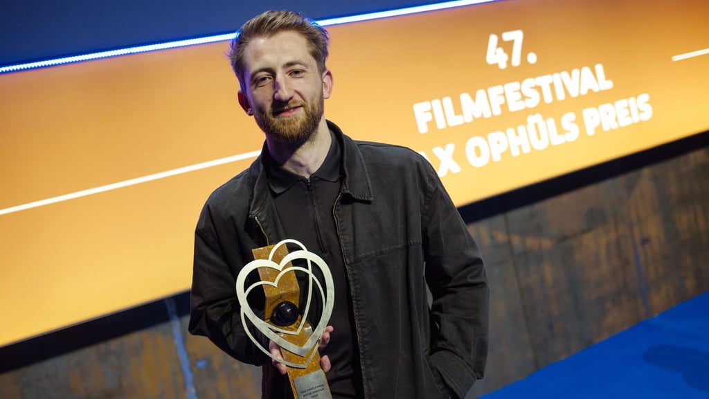 Ben Voit wurde beim 47. Filmfestival Max Ophüls Preis für seinen Spielfilm „Gropiusstadt Supernova“ mit dem Preis für den besten Spielfilm ausgezeichnet.