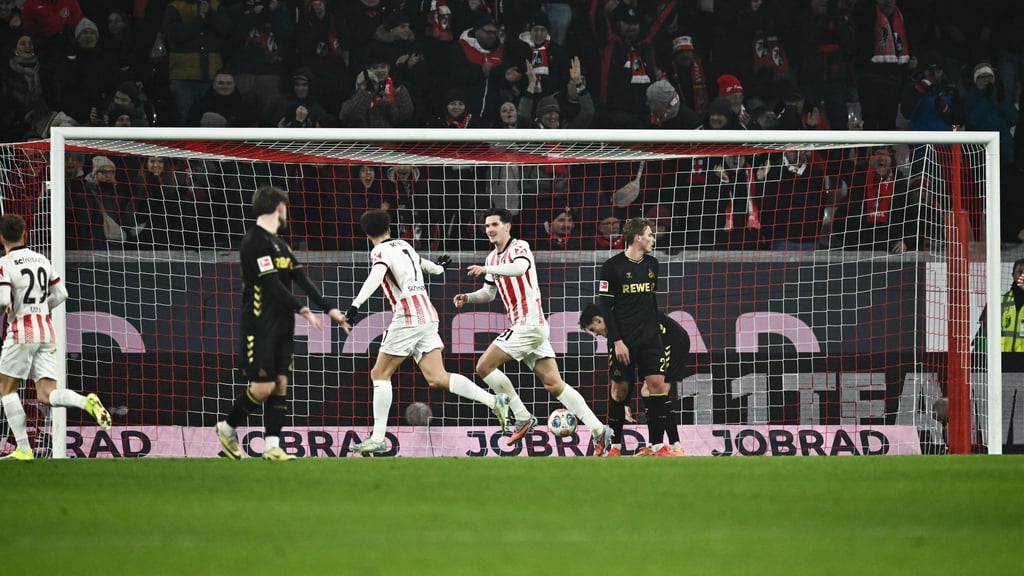 Trifft derzeit wie am Fließband: Freiburgs Igor Matanovic (2.v.r.).