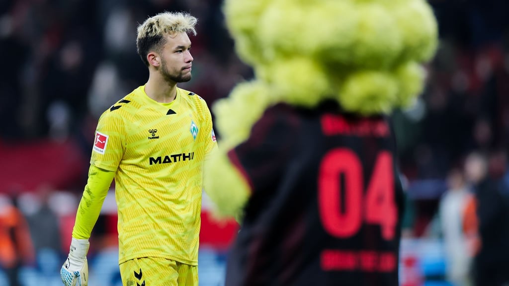 Bremer Enttäuschung: Torwart Mio Backhaus nach dem 0:1 in Leverkusen.