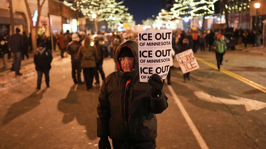 Die Wut auf der Straße gegen Trumps radikale Abschiebepolitik wächst.