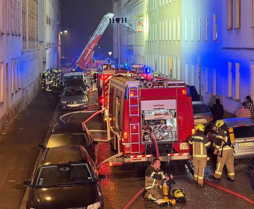 Die Zeitzer Feuerwehr wurde am Sonntagabend zu einem Großbrand gerufen. 