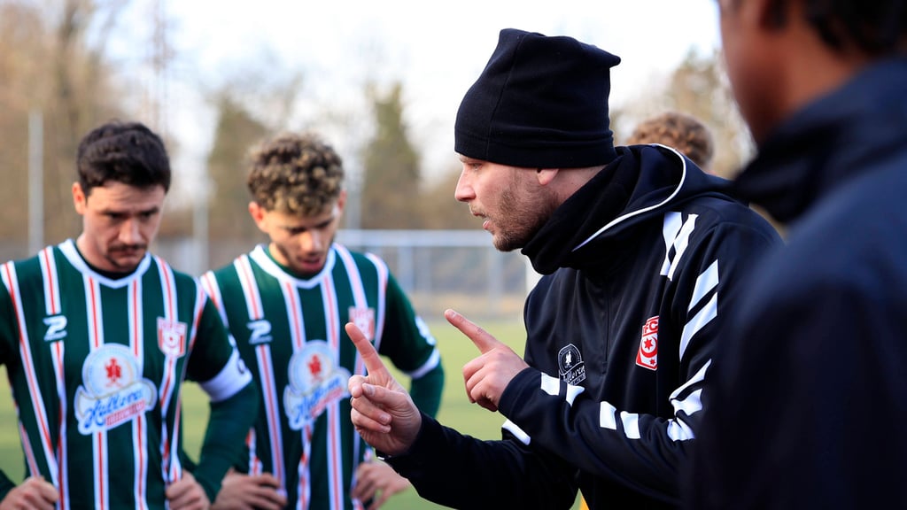 Trainer Robert Schröder ist mit der Vorbereitung des HFC zufrieden, der Ausfall von Serhat Polat (M.) wiegt aber schwer. 