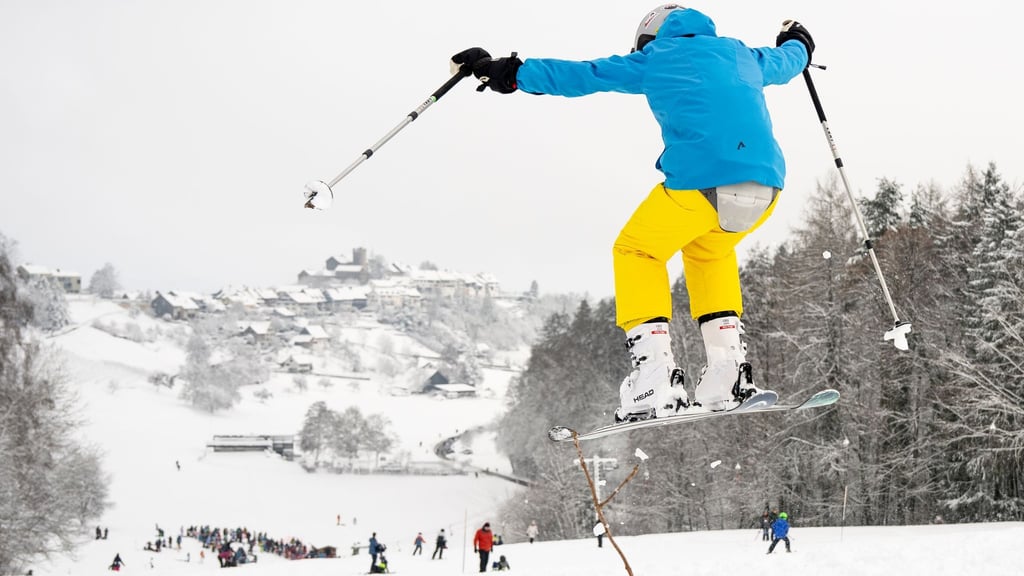 Auf Skipisten in Österreich und der Schweiz sind am Wochenende erneut mehrere Menschen verunglückt.