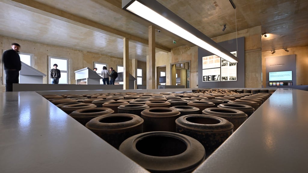 Neu ist in der Ausstellung etwa die Videoinstallation „Stimmen der Überlebenden“ mit Berichten von acht Auschwitzüberlebenden. (Archivbild)