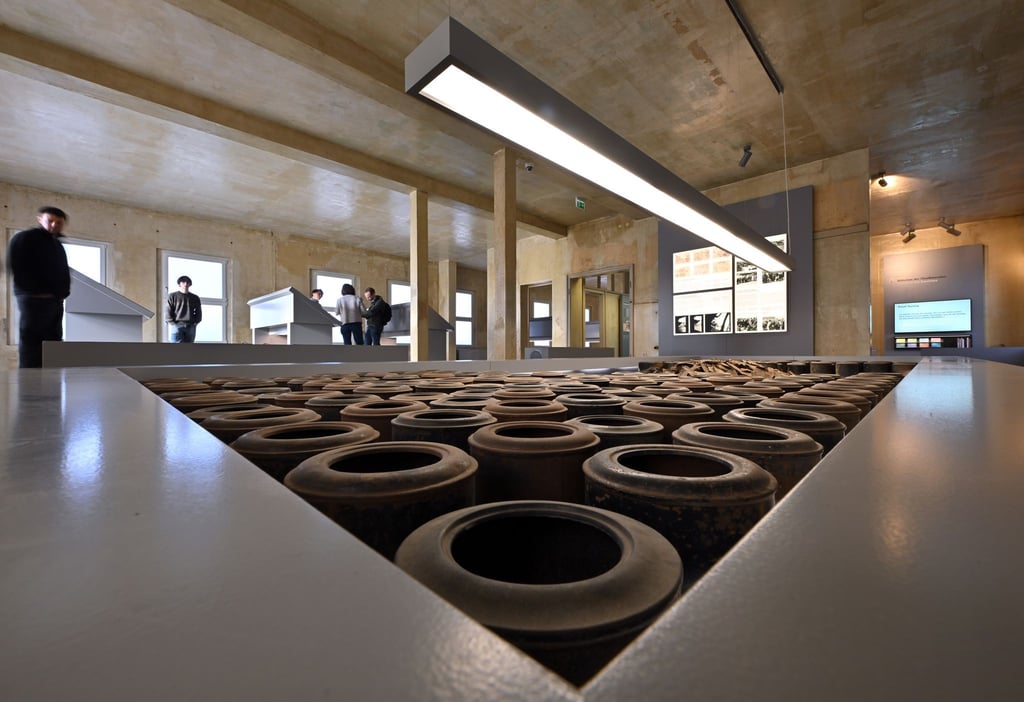 Neu ist in der Ausstellung etwa die Videoinstallation „Stimmen der Überlebenden“ mit Berichten von acht Auschwitzüberlebenden. (Archivbild)