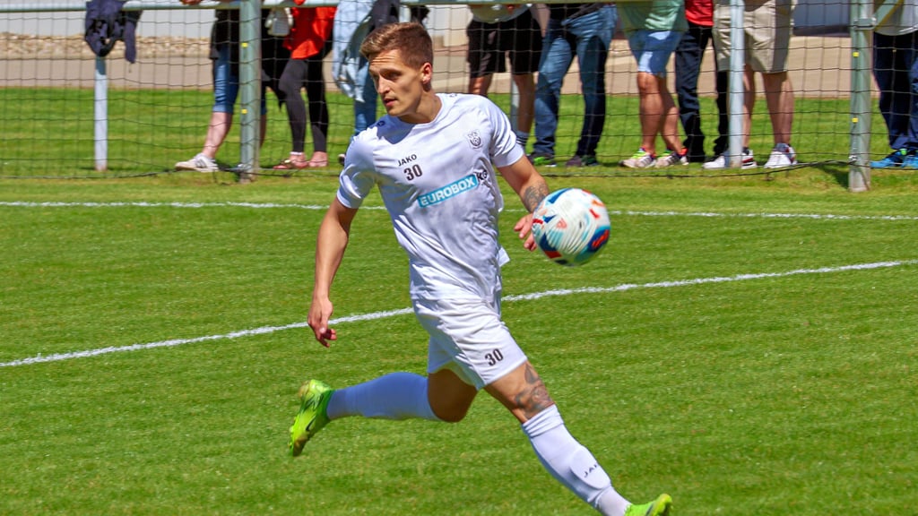 Florian Cepa hier noch im Dress vom VfB Oberröblingen. Nun läuft er für Sondershausen in Thüringen auf.
