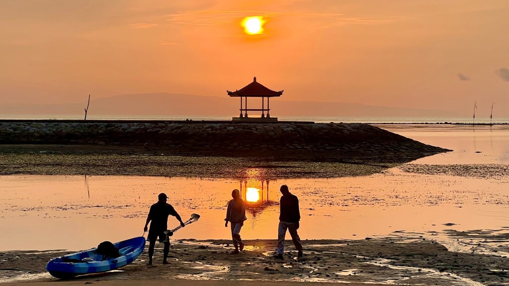 Für viele ist Bali das Traumziel schlechthin - aber der Massentourismus macht der "Insel der Götter" zu schaffen. (Archivbild)