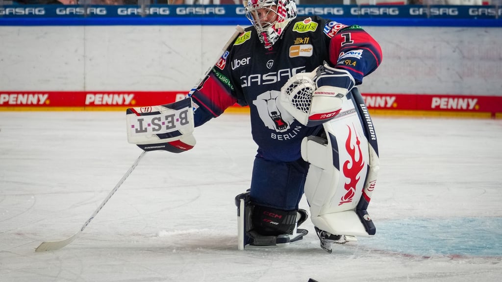 Goalie Jonas Stettmer konnte die Niederlage der Eisbären Berlin bei den Löwen Frankfurt nicht verhindern. (Archivbild)