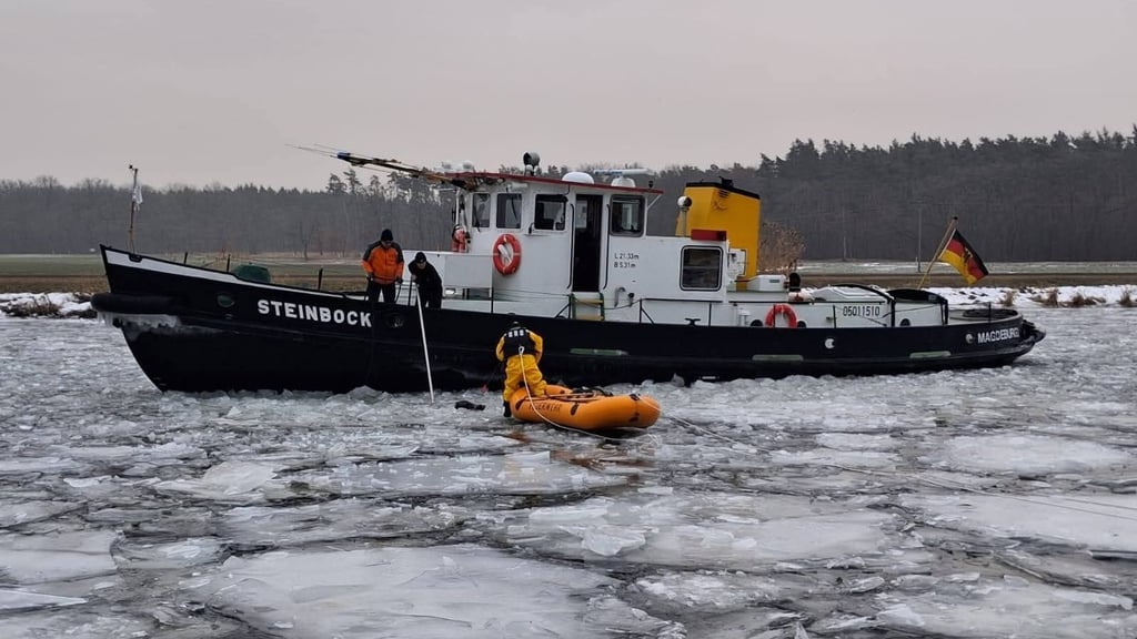 Der Eisbrecher kam zufällig an der Einsatzstelle vorbei.