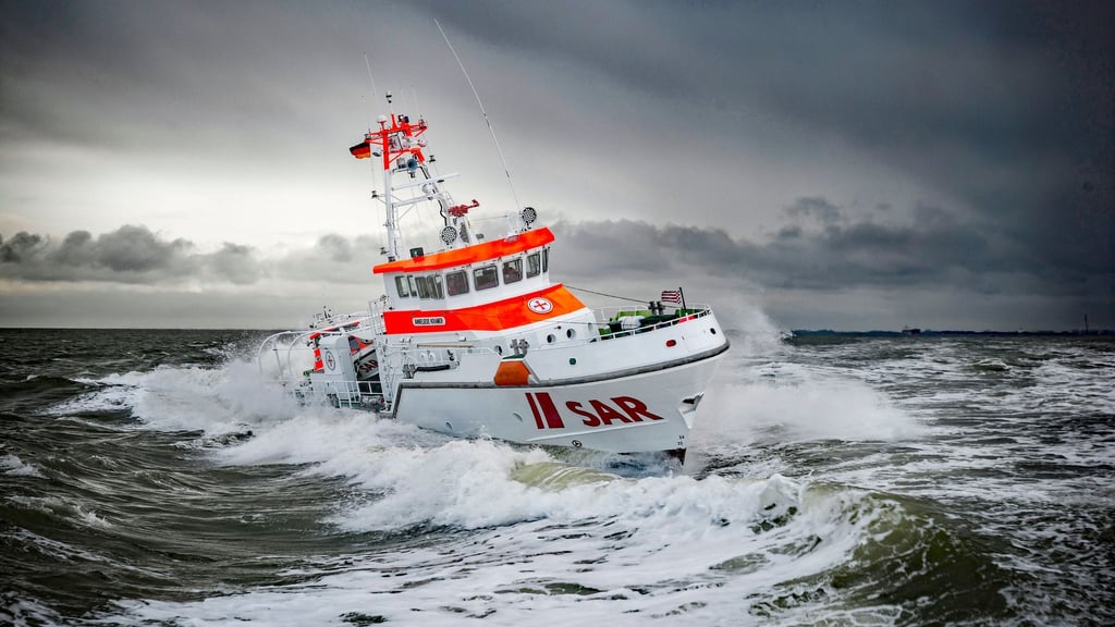 Der Seenotrettungskreuzer „Anneliese Kramer“ hat auf der Unterelbe einen Rettungskragen mit Blinklicht gefunden. (Archivbild)