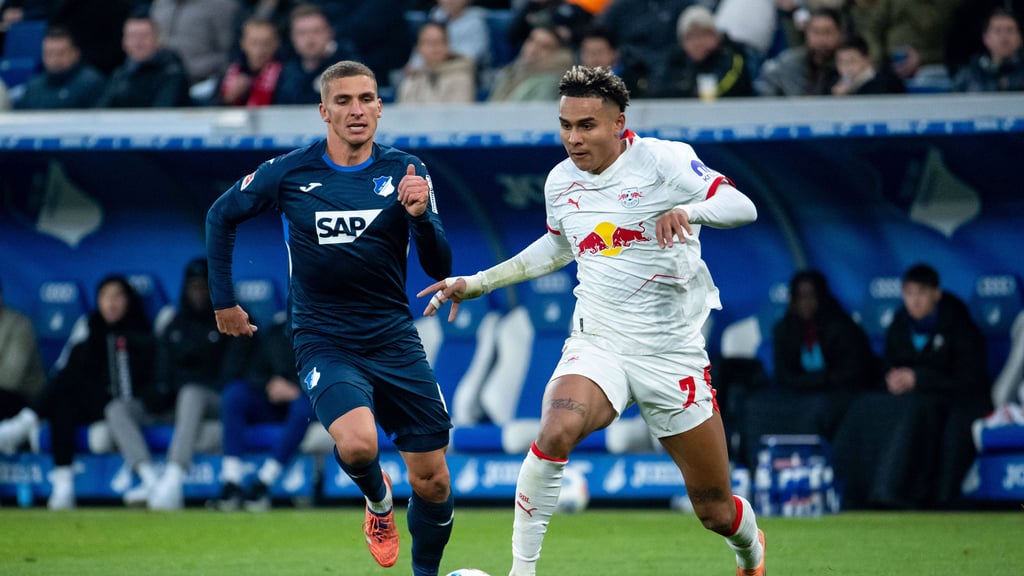 Bald Teamkollegen? Grischa Prömel (l.) jagd RB-Angreifer Antonio Nusa.