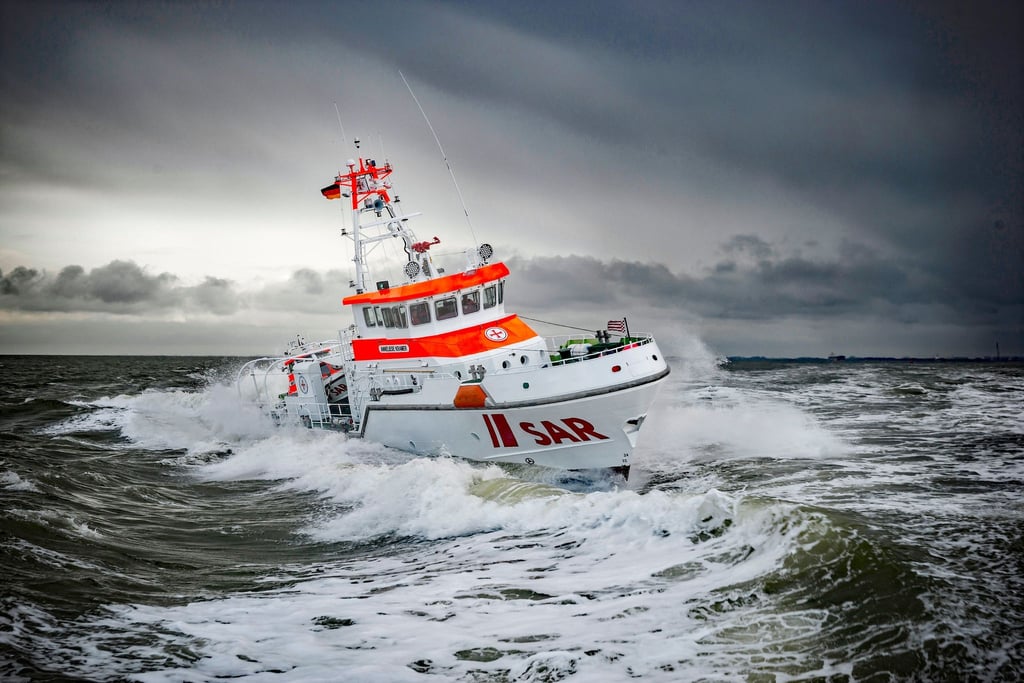 Der Seenotrettungskreuzer „Anneliese Kramer“ hat auf der Unterelbe einen Rettungskragen mit Blinklicht gefunden. (Archivbild)