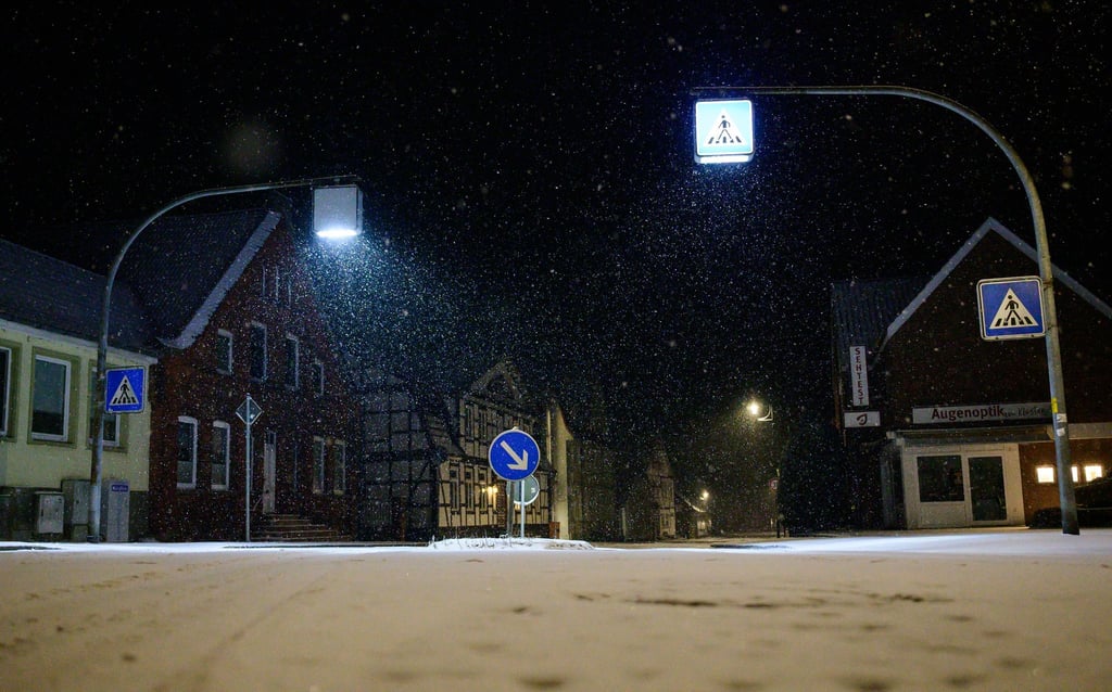 Die Woche startet mit Schnee und frostigen Temperaturen.