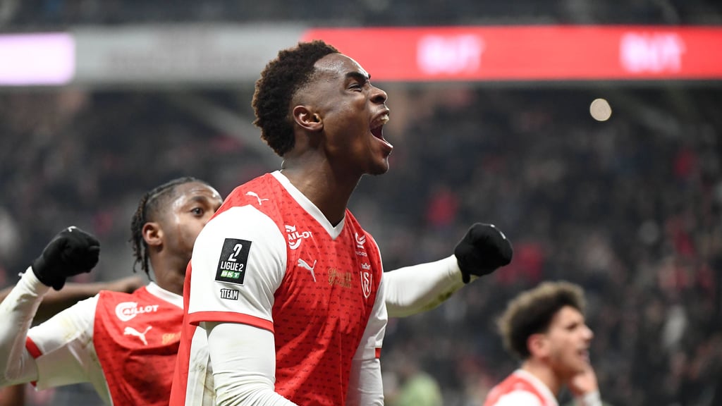 Abdoul Koné feiert mit Stade Reims.