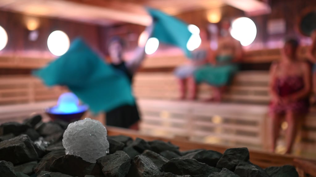 Nacktaufnahmen in einer Sauna sind bislang nicht strafbar. (Symbolbild)