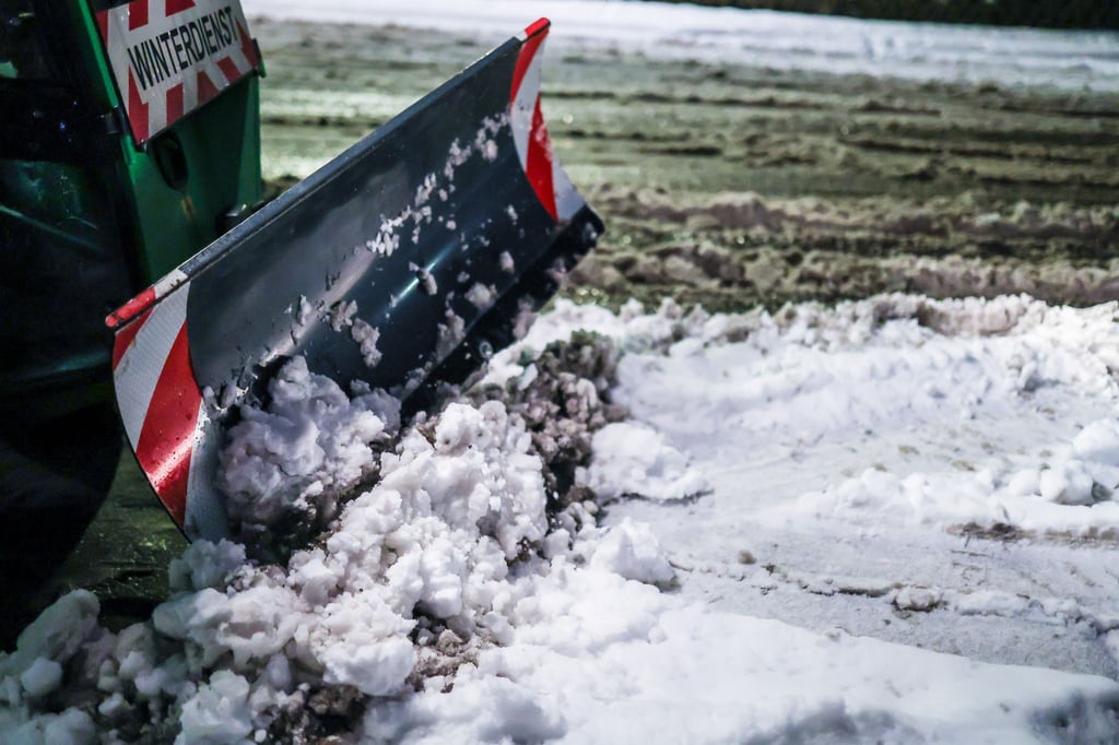 Schnee in Stuttgart wird geräumt.