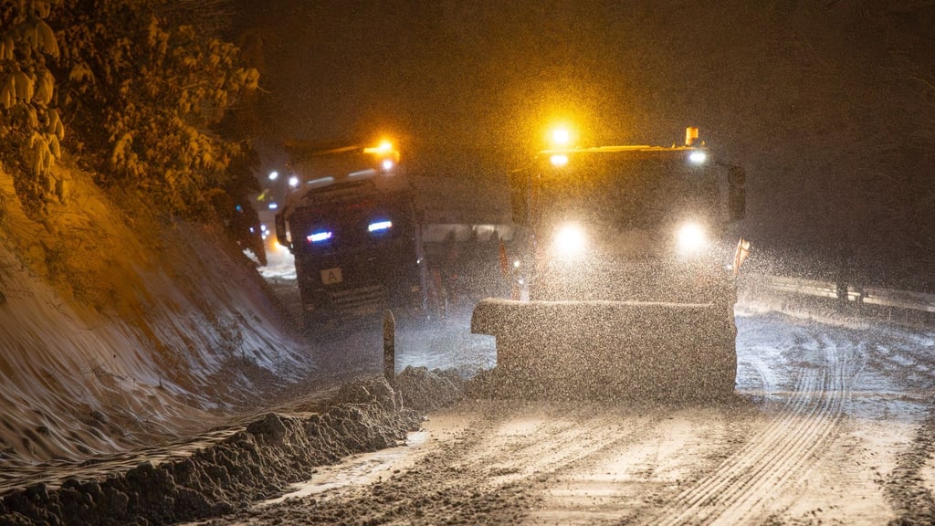 Allein von Mitternacht bis in den Morgen hinein hat es bereits rund 100 Mal auf Thüringens Straßen gekracht.
