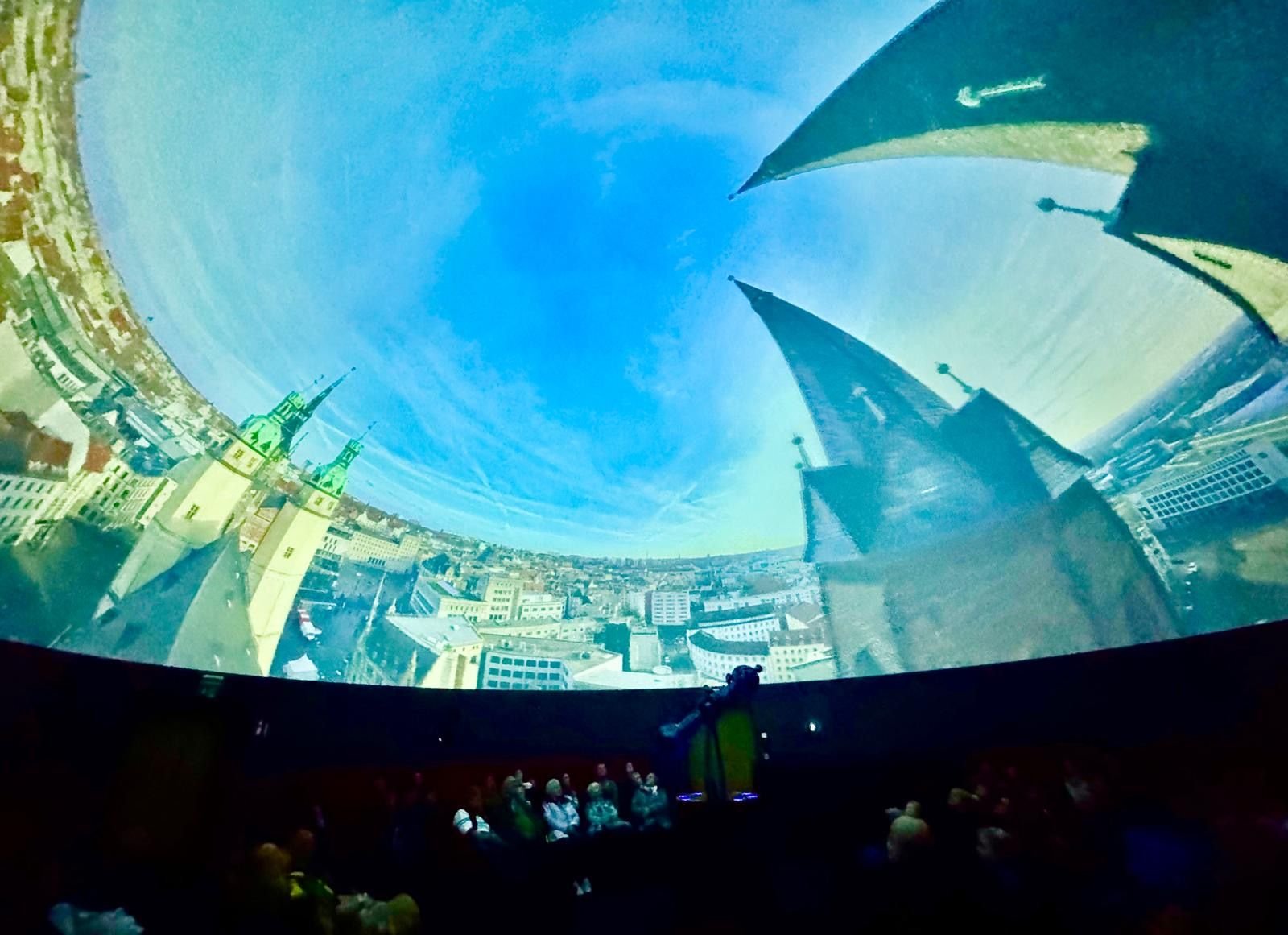 Vorschau aufs Jahr: Party im Planetarium: Was es in der mobilen Mini-Variante in Halle zu sehen gibt