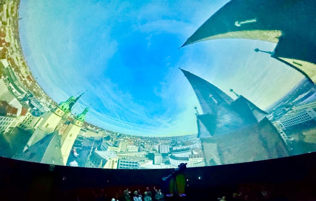 Spektakuläre Bilder: Einen erstmals auf diese Art produzierten 360-Grad-Film können Besucher des Planetariums Halle künftig erleben. 