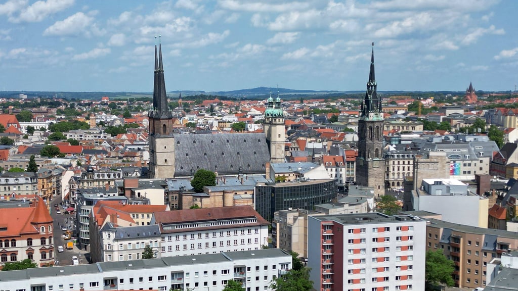 "Holidaycheck" findet, dass die Stadt Halle und die Kaulitz-Brüder sehr gut zusammenpassen.