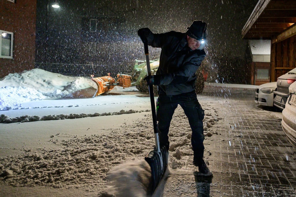 Zum Wochenbeginn fällt reichlich Schnee.