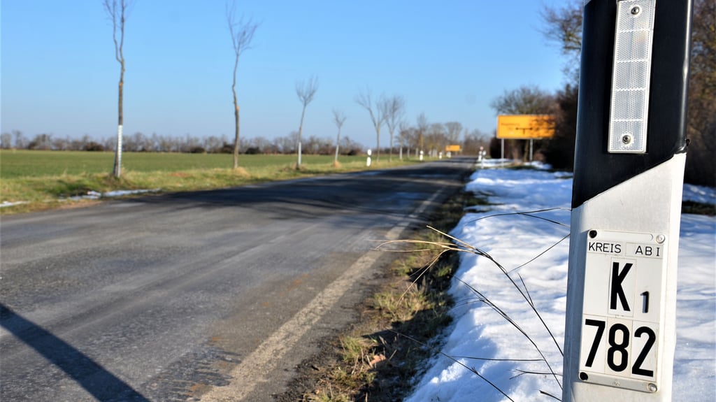 Die Sanierung der Kreisstraße 1782, die von der B 184 nach Töppel führt, findet sich in der Finanzplanung des Landkreises Anhalt-Bitterfeld für 2026.