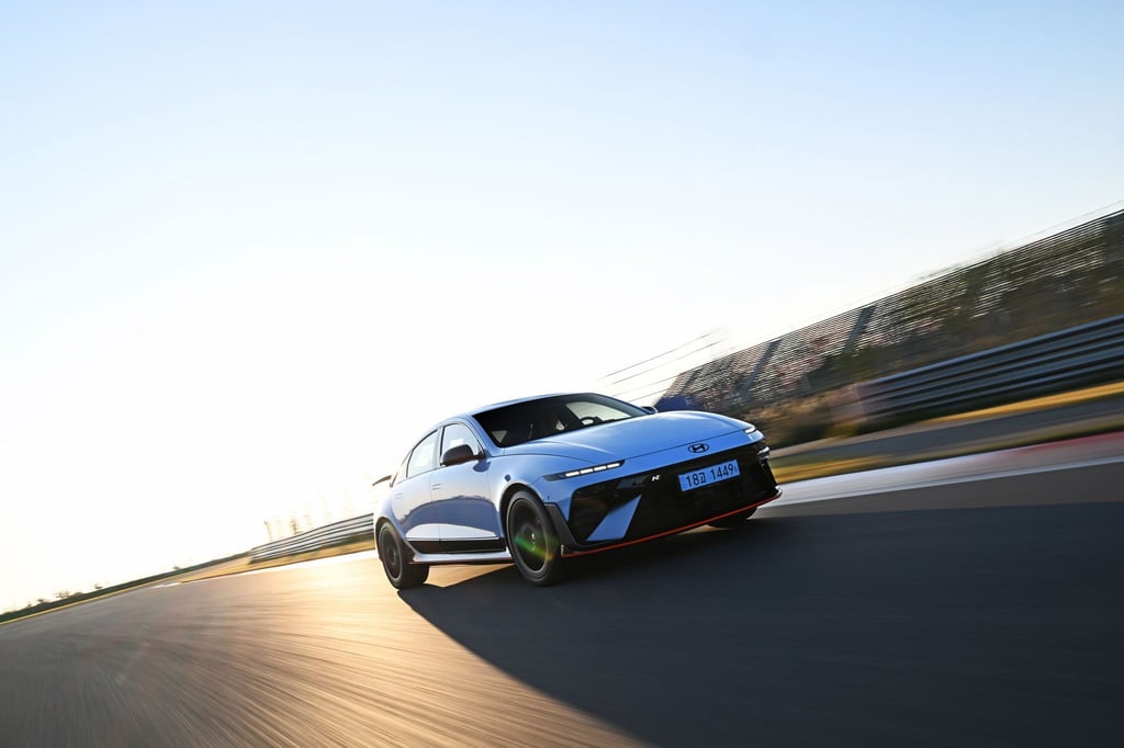 Renner auf (Rund-)Kurs: Auch auf der Rennstrecke fühlt sich der Hyundai Ioniq 6 N spürbar wohl.