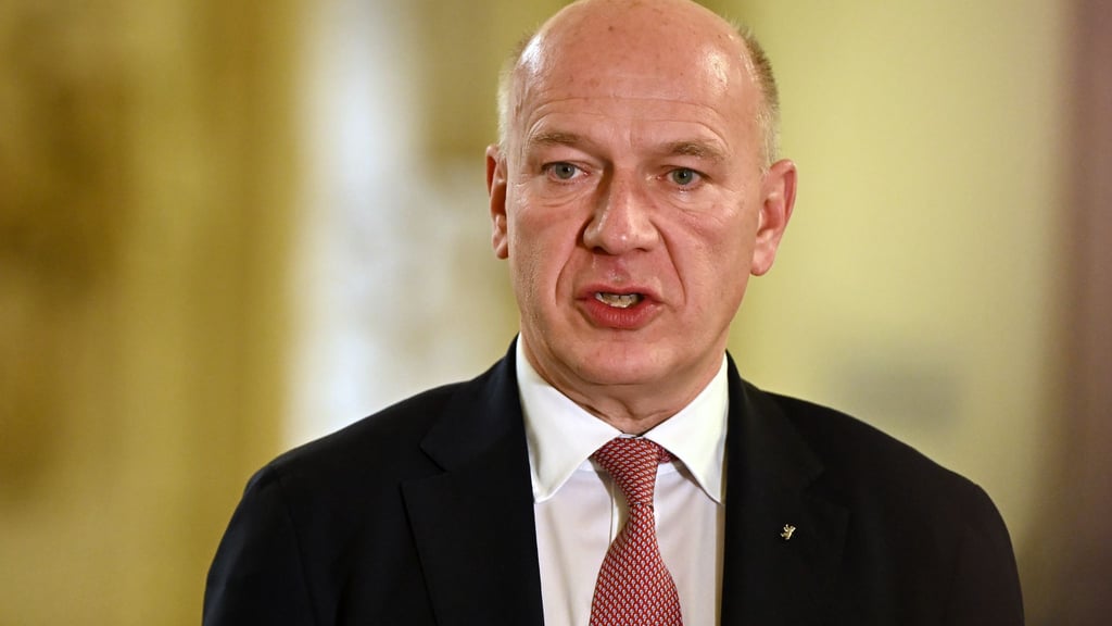 Viele Berliner blicken kritisch auf die Arbeit des Regierenden Bürgermeisters Kai Wegner. (Archivfoto)