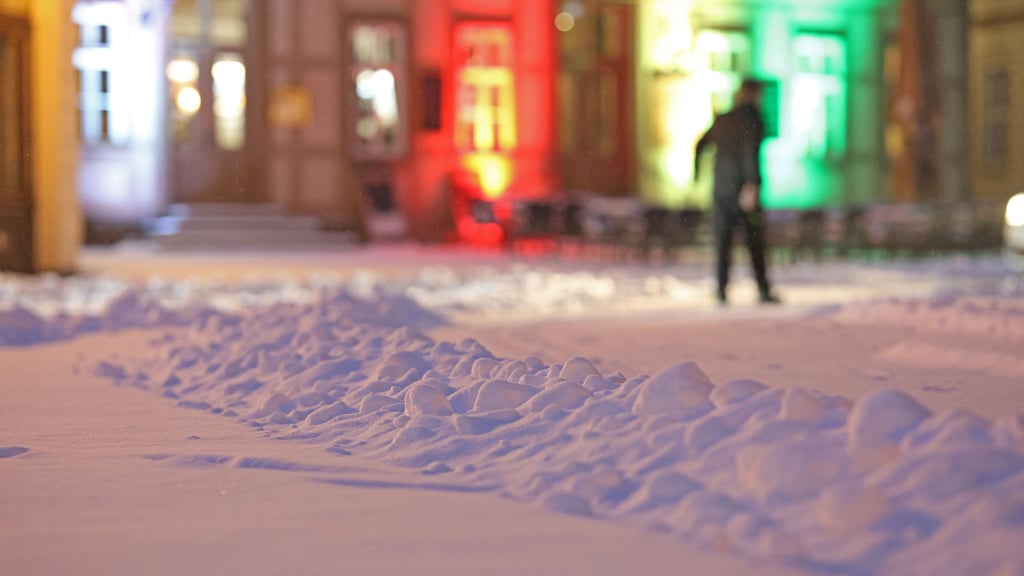 Während Osteuropa unter eisigen Temperaturen leidet, bleibt die sibirische Kälte Sachsen-Anhalt erstmal erspart. Schnee gibt es trotzdem.