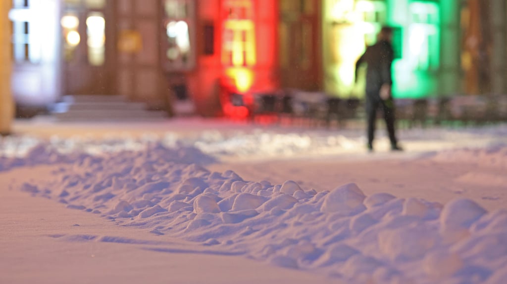 Während Osteuropa unter eisigen Temperaturen leidet, bleibt die sibirische Kälte Sachsen-Anhalt erstmal erspart. Schnee gibt es trotzdem.