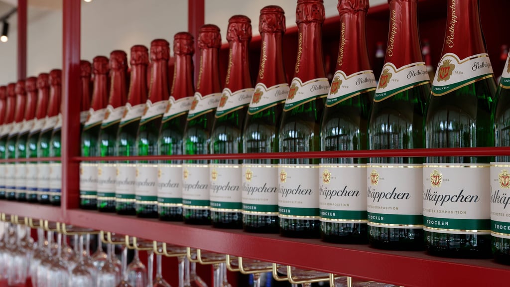 Sekt von Rotkäppchen ist ein Begleiter vieler Feiern und Festtage.