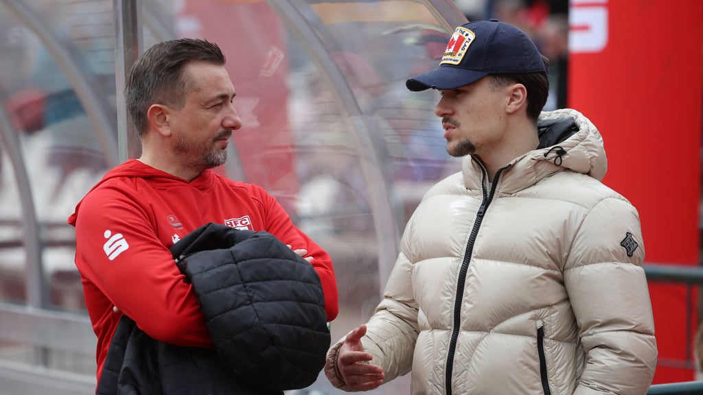Luka Vujanic (r.) verletzte sich vor einem Jahr in einem Probetraining bei der Reserve des FC Schalke schwer.