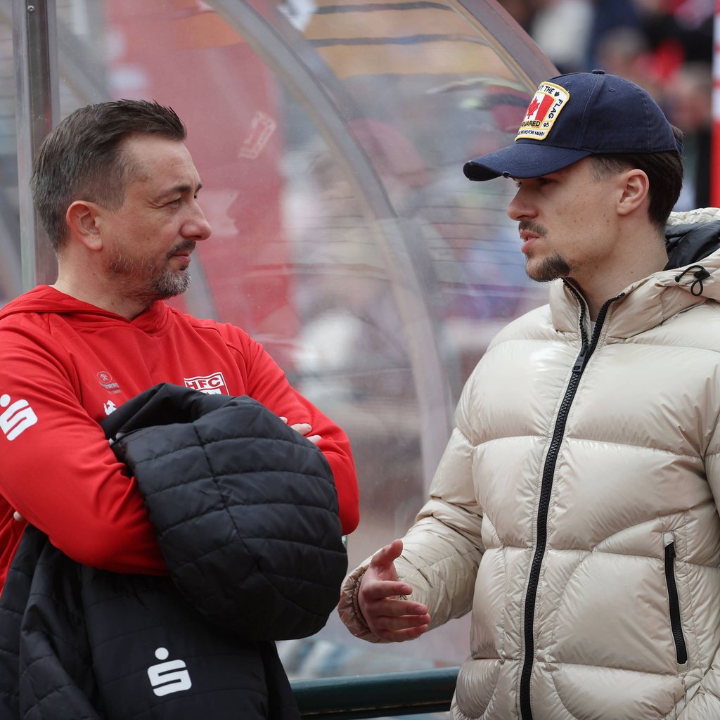 Luka Vujanic (r.) verletzte sich vor einem Jahr in einem Probetraining bei der Reserve des FC Schalke schwer.