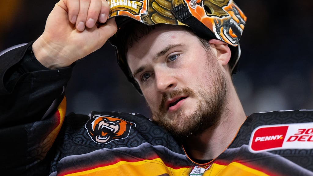 Historischer Torschütze: Eishockey-Keeper Dustin Strahlmeier. (Archivbild)