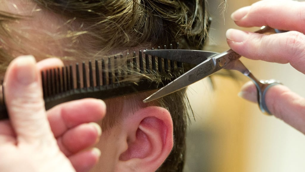 Nicht nur um den richtigen Schnitt, sondern auch um den Zoll geht es inzwischen beim Friseur. In diesem Jahr sollen die Kontrollen verschärft werden.&nbsp;