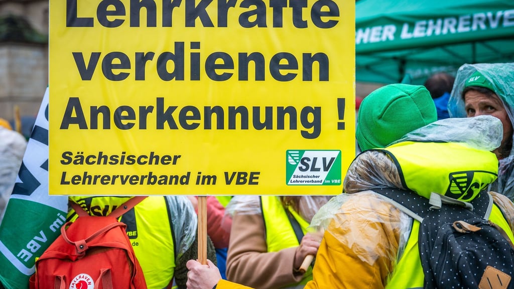 Es gibt einen Warnstreik an Schulen im Raum Zwickau. (Archivbild)