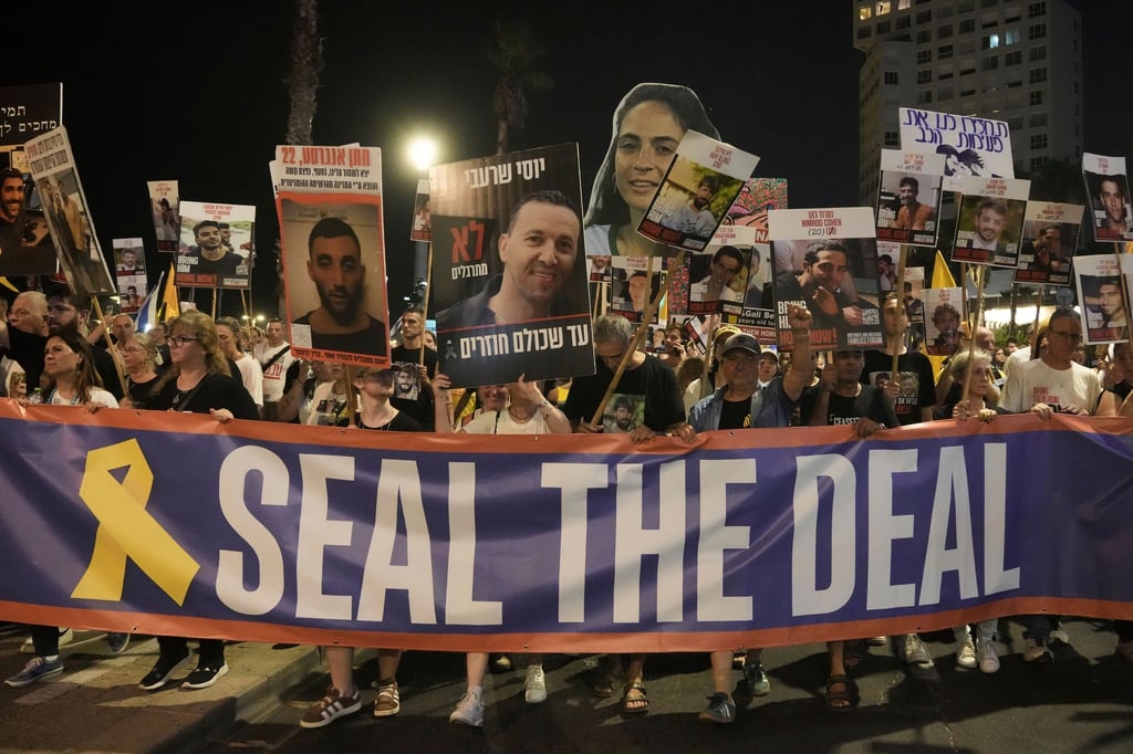Für die Freilassung und Übergabe aller Geiseln waren monatelang Tausende Israelis auf die Straßen gegangen. (Archivbild)